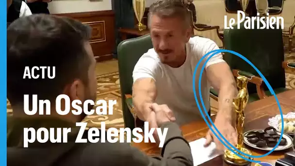 L'acteur Sean Penn remet l'un de ses Oscar au président Zelensky