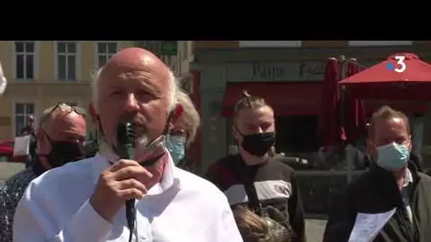 Boulogne/Mer : rassemblement contre le projet de ferme d'élevage de saumons géants.