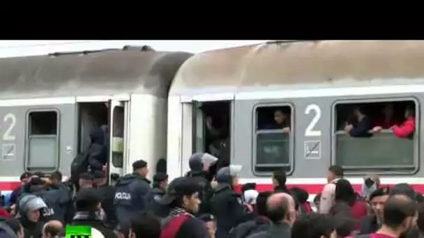 Un train rempli de réfugiés quitte la ville croate de Tovarnik pour un lieu tenu secret