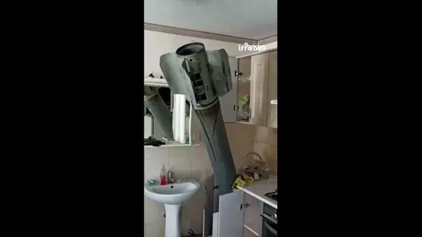 Une roquette non explosée retrouvée dans une cuisine à Kharkiv