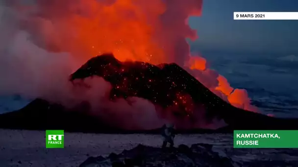 Découvrez le spectacle fascinant de l'éruption d'un volcan au Kamtchatka