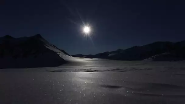 Une éclipse solaire plonge l'Antarctique dans l'obscurité
