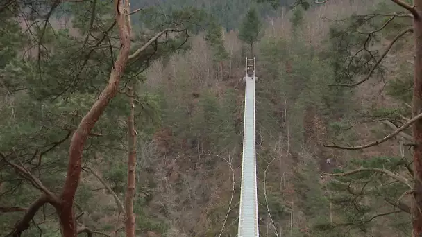 Découvrez la plus longue passerelle himalayenne de France