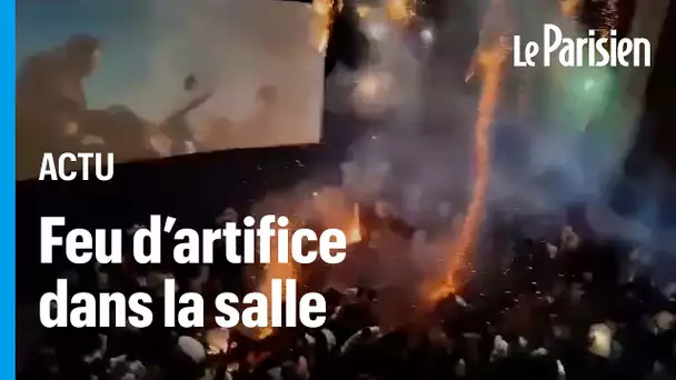 Des fans tirent des feux d'artifices en pleine séance de cinéma en Inde