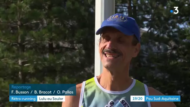 Un sportif à l'assaut des 12 km du col du Soulor en courant à reculons