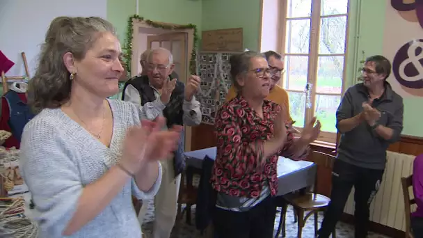 Comment, dans un village de l'Allier, un café associatif est parvenu à recréer du lien