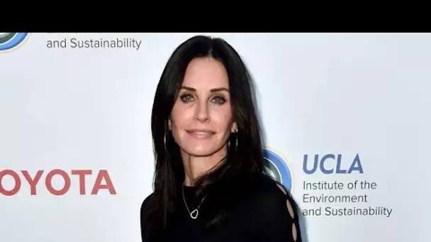 Courteney Cox profite du confinement pour regarder l'intégrale de Friends