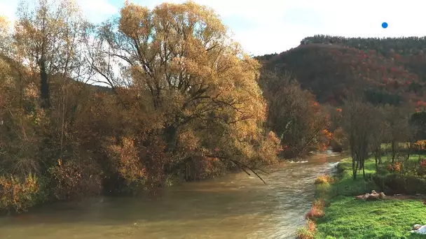 La source du Lison vedette de l'automne à Nans-Sous-Sainte-Anne