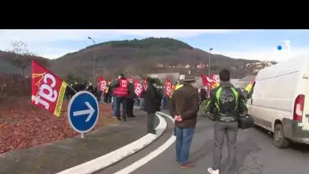 Aveyron : 500 personnes réunies devant la SAM pour la journée de mobilisation interprofessionnelle