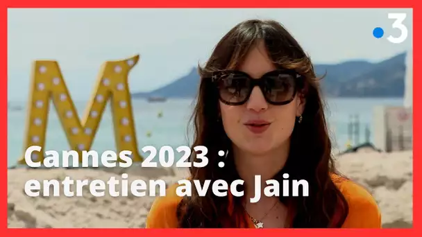 #Cannes2023. Jain en interview avant son showcase sur une plage cannoise