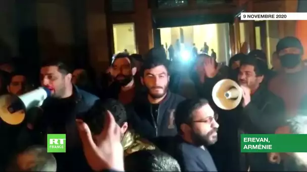 Erevan : des manifestants font irruption dans le bâtiment du gouvernement arménien
