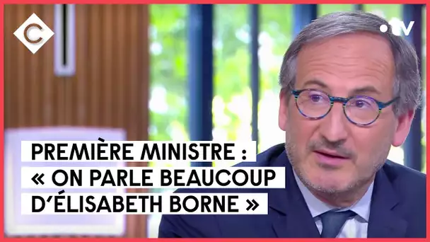 Législatives : Emmanuel Macron s'inquiète pour sa majorité - C à Vous - 10/05/2022