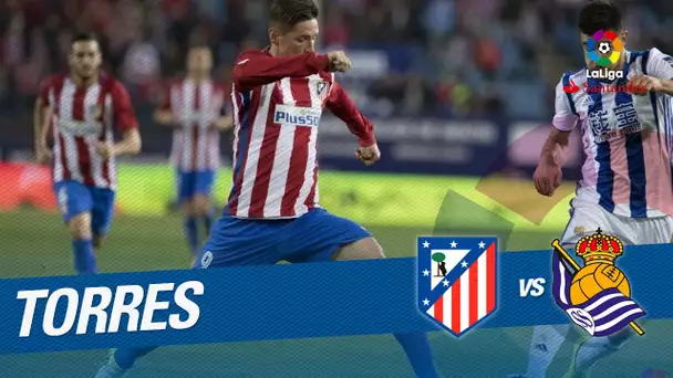 Fernando Torres rematando al palo a puerta vacía