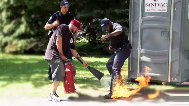 Pris en feu dans un parc public| Juste pour rire Gags