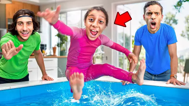 J’ai construit une PISCINE dans mon SALON (en secret) 😱💦