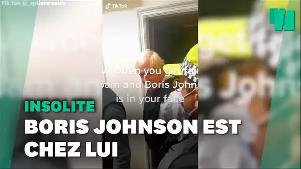 Il se réveille face à la police et Boris Johnson dans son appartement