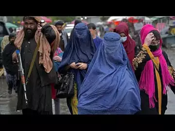 Afghanistan : le retour de la burqa en public pour les femmes