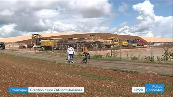 Le collectif “bassines non merci” en visite sur un chantier de Vendée