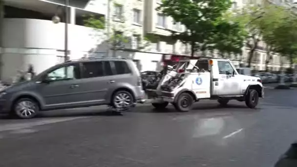 Stationnement à Paris : la chasse aux voitures est ouverte !