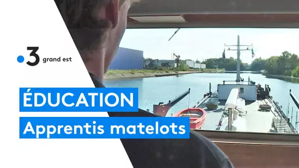 Ces lycéens apprennent le transport fluvial à bord d'un bateau-école