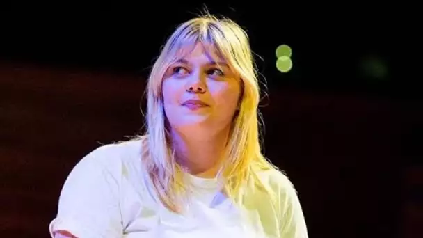 Louane pose en mini-short sur Instagram : la toile s'enflamme