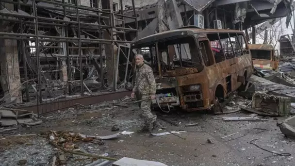 En direct : 15 morts dans un bombardement russe sur Kherson dans le sud de l'Ukraine • FRANCE 24