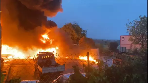 Montpellier : incendie dans un entrepôt à Saint-Georges d'Orques, 3 bus et une cuve de gasoil en feu