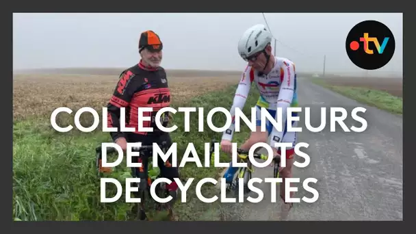 Père et fils, passionnés de vélo, ont une collection de maillots impressionnante