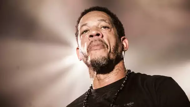 ✅  JoeyStarr nu sur Instagram : le rappeur répond aux critiques