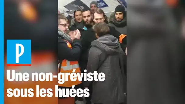Grève à la RATP : une conductrice non-gréviste escortée sous les huées