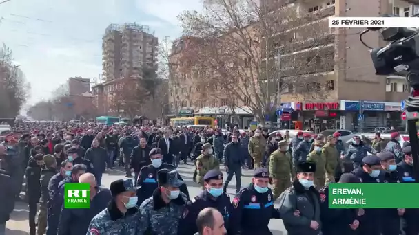 Arménie : les partisans de Pachinian défilent à Erevan