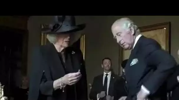 Je déteste ça": Charles s'emporte avec un stylo qui fuit après que Camilla ait signalé son erreur