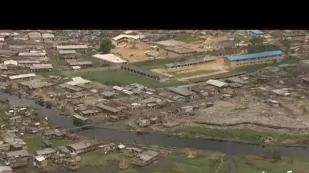 Nigéria : décharge dans le bidonville de Makoko à Lagos