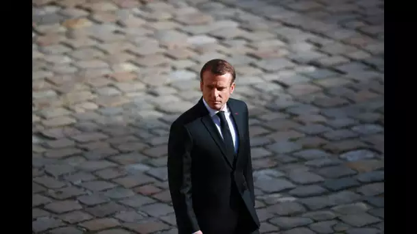 Emmanuel Macron accro au portable : sa nouvelle technique pour échanger discrètement
