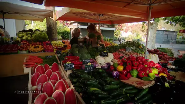 MEDITERRANEO – A Sanary-sur-Mer nous nous intéressons à la tradition des marchés provençaux