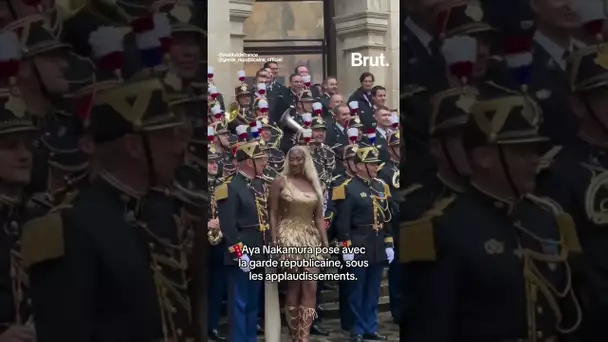 Aya Nakamura pose avec la garde républicaine sous les applaudissements #paris2024