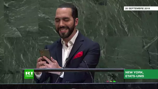 Le nouveau président salvadorien fait un selfie avant de prendre la parole à l’Assemblée générale