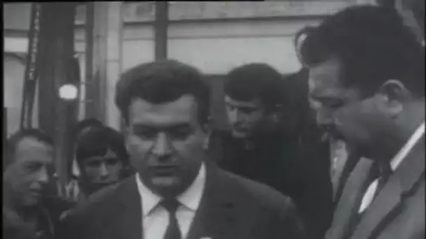 Rétro mai 68  : Situation à l'usine Renault de Flins - archive vidéo INA