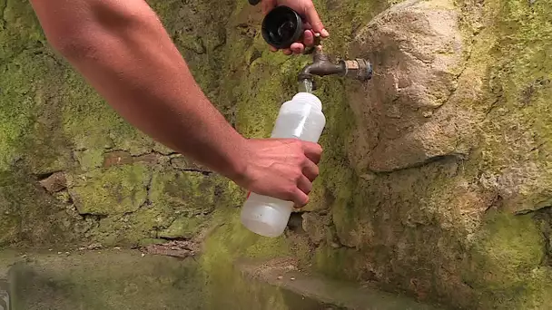 A Cabrillac en Lozère des habitants demandent que la source du village soit sauvée.