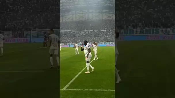 La 𝘁𝗲̂𝘁𝗲 𝗹𝗮𝘀𝗲𝗿 de Chancel Mbemba 🇨🇩 lors d'#OMSB29 🎯🤯 #marseille #shortfootball