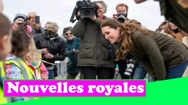 Kate Middleton dit aux écoliers qui elle est après l'avoir prise pour le prince William