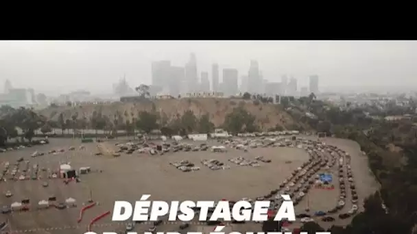 Vue d'un drone, cette file d'attente pour se faire dépister à Los Angeles est impressionnante