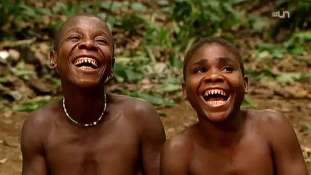 Les Pygmées: des dents taillées en pointe