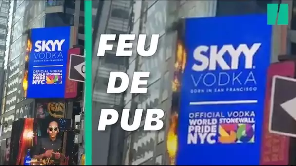 Un panneau publicitaire géant a pris feu à Times Square