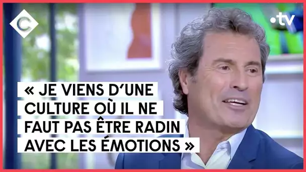 Mohamed Bouhafsi décrypte les premiers pas de Lionel Messi au PSG - C à Vous - 30/08/2021