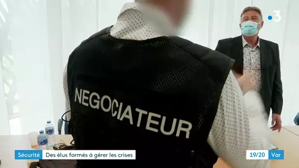 Var: les gendarmes forment des élus à gérer les crises