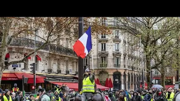 Des Gilets jaunes défilent à Paris pour le 4e anniversaire du mouvement