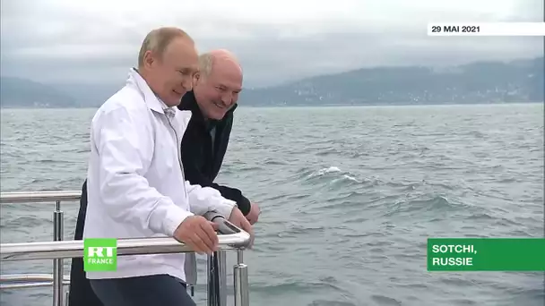 Russie : réunion informelle entre Vladimir Poutine et Alexandre Loukachenko à bord d’un bateau