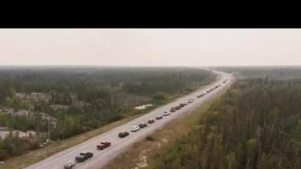 En images : mégafeux au Canada, course contre la montre pour évacuer une partie du Grand Nord