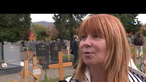 Toussaint : un collectif grenoblois distribue des fleurs en hommage aux personnes mortes dans la rue